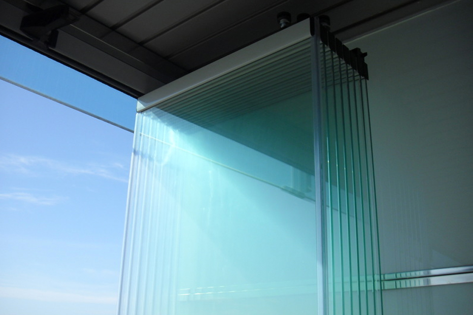 Zon en Scherm Rinca ZS 25 balkonbeglazing
